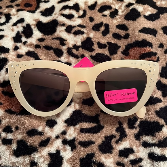 Betsey Johnson Cat Eye w/Bling - Picture 2 of 5